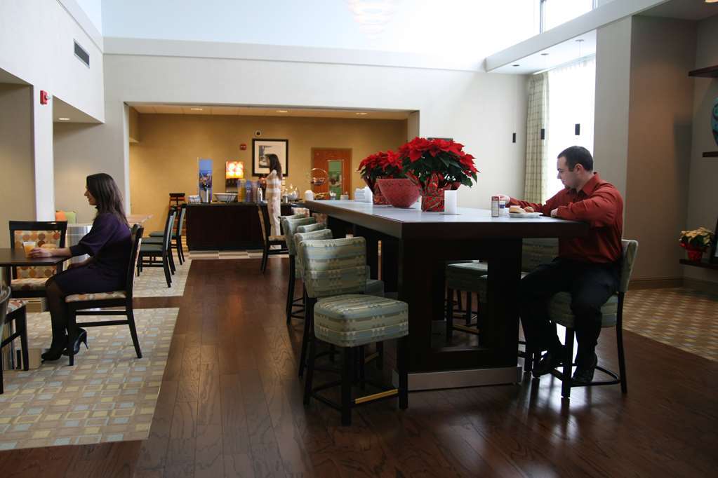 Hampton Inn & Suites Wilkes-Barre Restoran fotoğraf